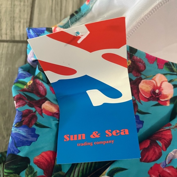 Sun & Sea Bathing Suit One Piece - Picture 4 of 4